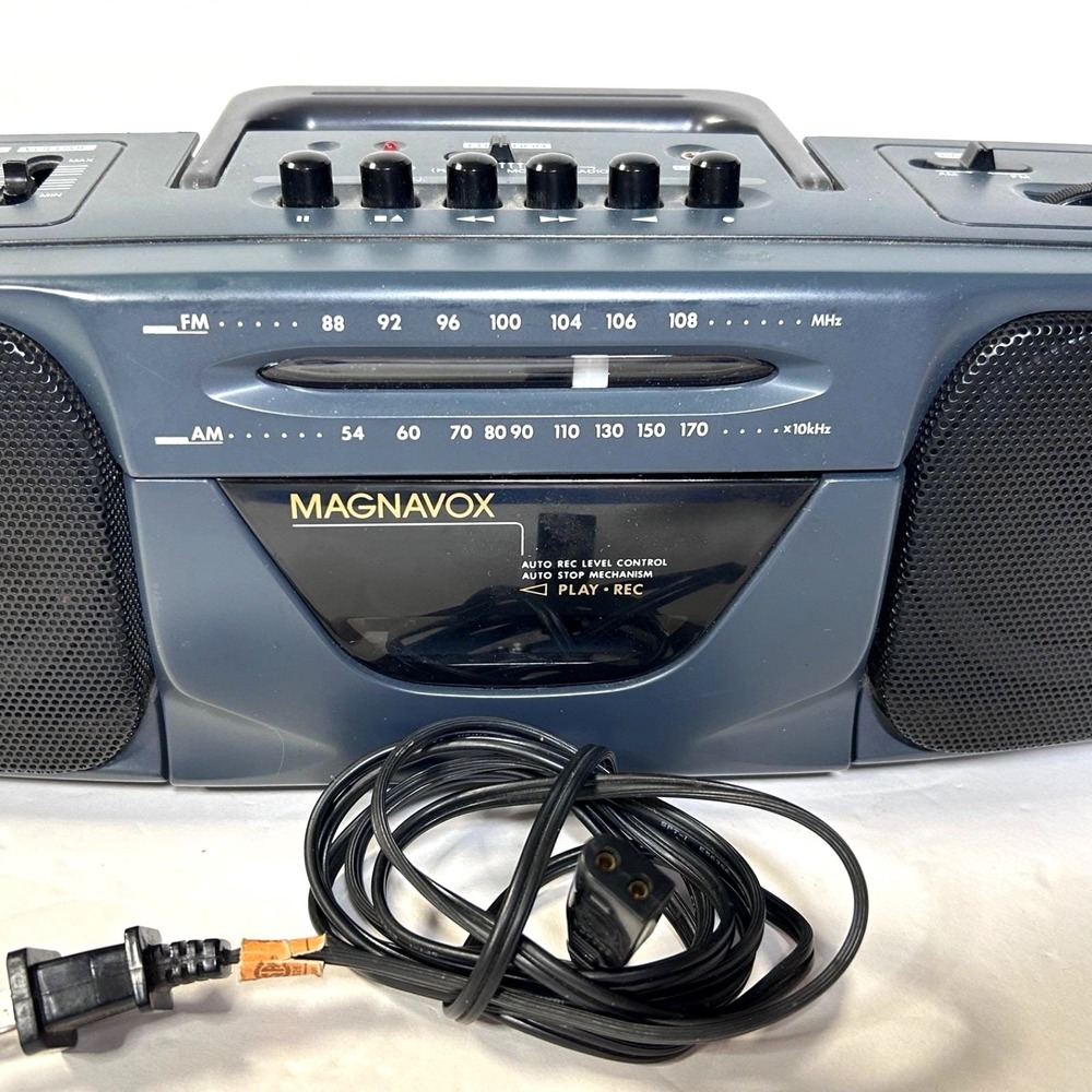 Vintage '94 Magnavox AQ5131/17 Boombox AM/FM Radio Cassette Player